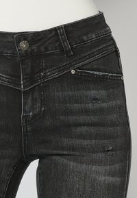 Koroshi LONG  - Vaqueros pitillo - denim black denim