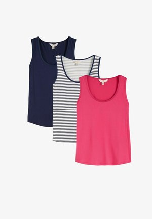 Drie mouwloze tanktops met ronde hals in effen marineblauw, wit met marineblauwe strepen en effen felroze, getoond overlappend op witte achtergrond.