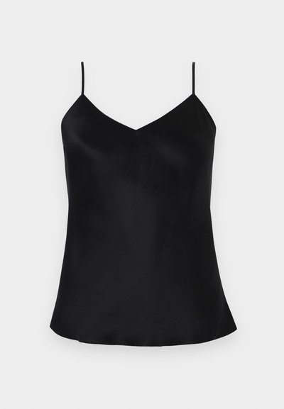 Schwarzes Satin-Cami-Top mit verstellbaren dünnen Trägern, V-Ausschnitt und einem glatten, fließenden Schnitt. Die Säume biegen sich sanft an den Seiten.