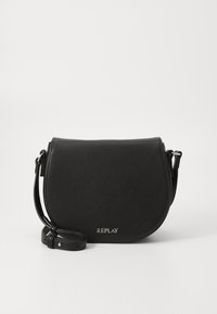 Borsa a tracolla in pelle nera con forma arrotondata, tracolla regolabile e logo "REPLAY" in argento sul davanti. Texture liscia, design minimalista.