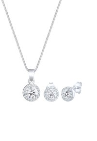 Sølv halskæde med en rund vedhæng, der har en stor diamant omsluttet af mindre sten. Inkluderer matchende studs øreringe.