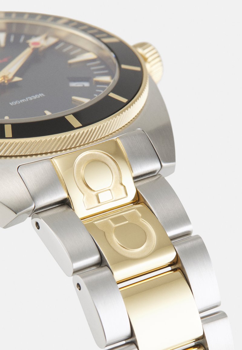 Herren Mützen, Hüte & Caps | Salvatore Ferragamo EXPERIENCE Uhr gold-coloured/black/goldfarben - RM87154 Herren Mützen, Hüte & Caps | Salvatore Ferragamo EXPERIENCE Uhr gold-coloured/black/goldfarben - RM87154