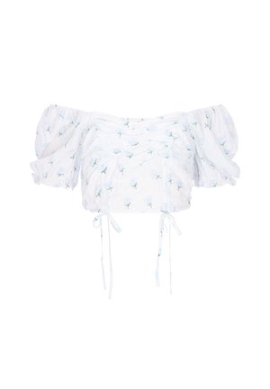 Witte off-shoulder crop top met pofmouwen, lichtblauw bloemmotief, gerimpeld voorpand en verstelbare strikjes die aan de zoom hangen.