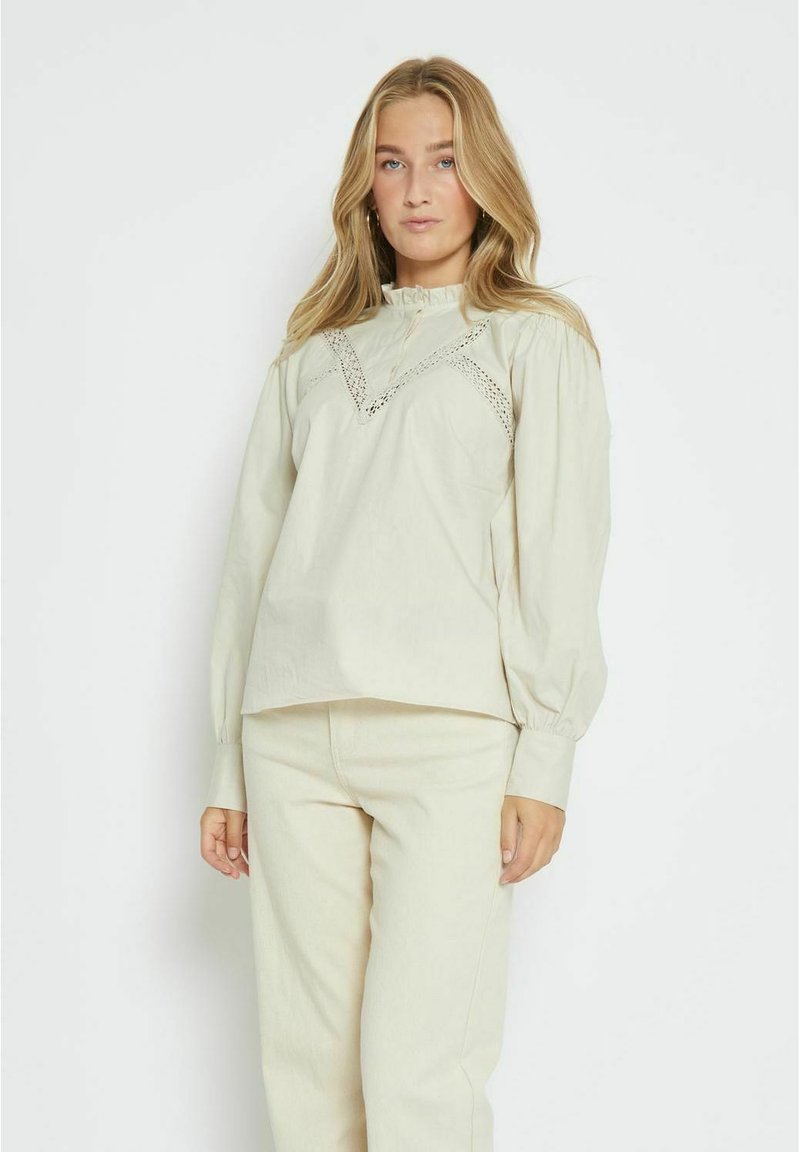 PEPPERCORN PCPHYLLIS Blouse sandshell/white Zalando.ie