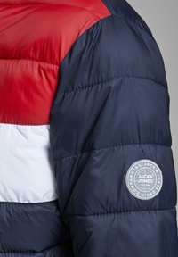 Jack & Jones Chaqueta de entretiempo - tango red