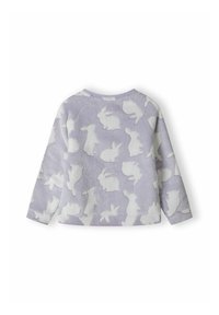 Lila fleece-tröja med vita kaninsiluetter, långa ärmar och rund hals, med en mjuk, texturerad yta överallt.