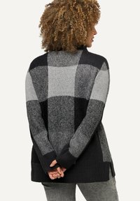 Ulla Popken RUITENDESSIN OPSTAANDE KRAAG - Strickpullover - anthrazit melange