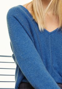 comma Sweter