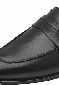 Schwarze Lederloafer mit glatter Oberfläche, einem auffälligen Riemen über dem Vorderfuß und dezenten Nähten entlang der Kanten.