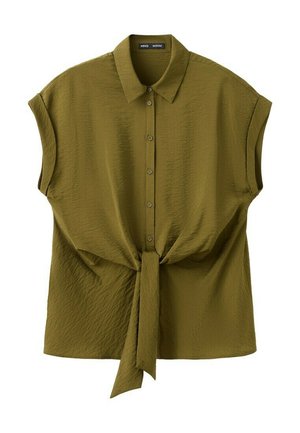 Krátka blúzka olivovo zelenej farby s gombíkmi vpredu, rozšíreným golierom a viazačkou z látky v páse.