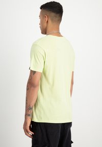 Alpha Industries Triko s potiskem - arctic lime