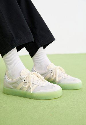 Trainers - light grey