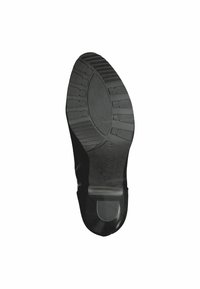 Fekete gumitalp, textúrált tapadási mintával, enyhén megemelt sarkal és sima szélekkel. Tartósságra és tapadásra tervezték különböző felületeken.