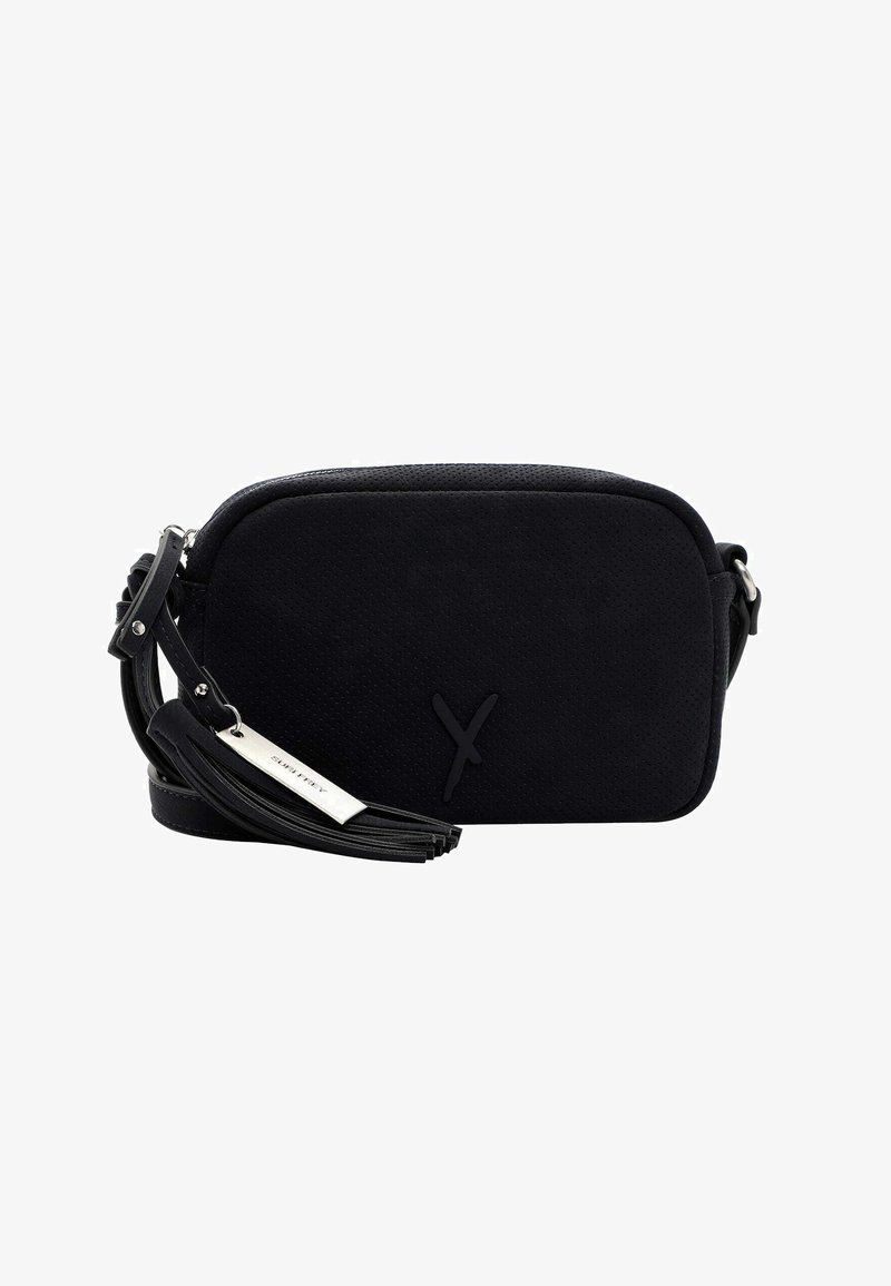 Černá křížová taška vyrobená z texturovaného materiálu, s obdélníkovým tvarem, nastavitelným popruhem a ozdobou ve formě třásně s logem.