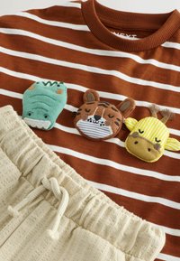 Niet geselecteerd, rust brown stripe padded animals