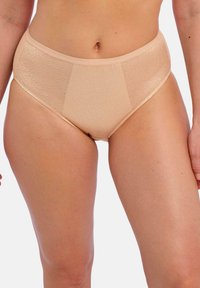 Culotte taille haute beige avec une surface lisse, un léger éclat et un design sans coutures, dotée d'une large ceinture et d'une couverture complète.