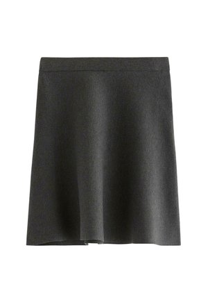 Tummanharmaa leveälahkeinen hame, joka on valmistettu kudotusta kankaasta, ja jossa on sileä pinta sekä muotoiltu vyötärö, joka antaa siistin lopputuloksen.