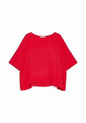Loose-fit short-sleeve red blouse with round neckline and side slits on hem.