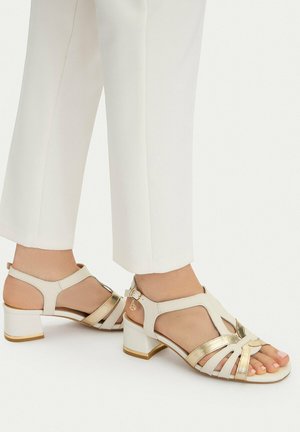 Lasocki, LASOCKI WOMEN'S SANDALS WHITE - Riemensandalette - white