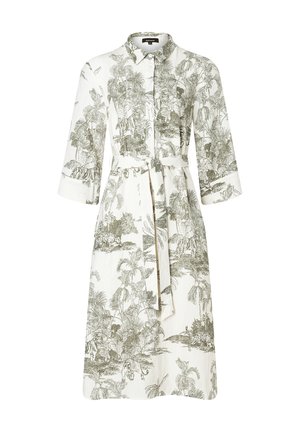 Robe blanche avec un imprimé tropical vert, dotée d'une fermeture à boutons sur le devant, de manches trois-quarts et d'une ceinture nouée à la taille.