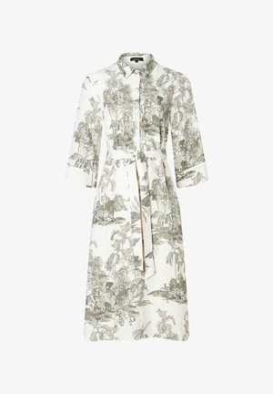 Robe blanche avec un imprimé tropical vert, dotée d'une fermeture à boutons sur le devant, de manches trois-quarts et d'une ceinture nouée à la taille.
