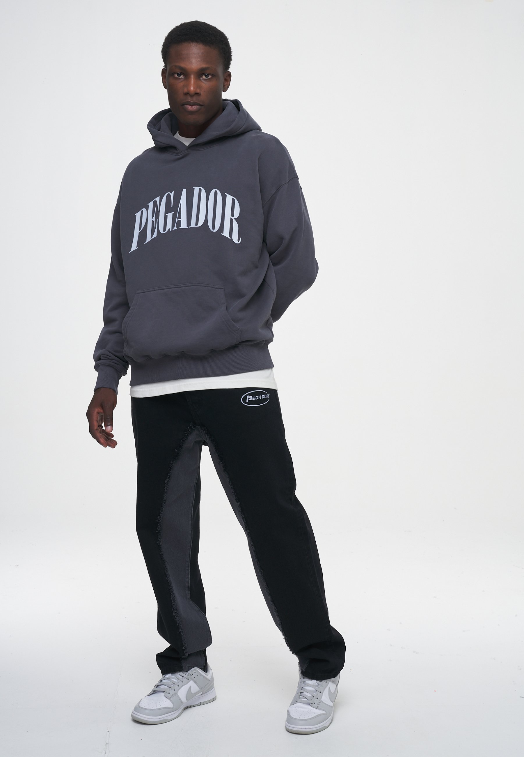 Pegador CRONIN CURVED BAGGY - Relaxed fit jeans - washed black/light  grey/Zwart denim/blackdenim - Zalando.nl