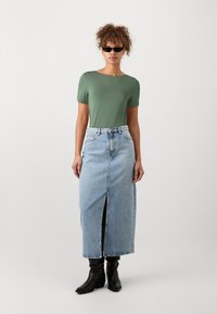Vero Moda Tall VMPANDA - Základné tričko - laurel wreath