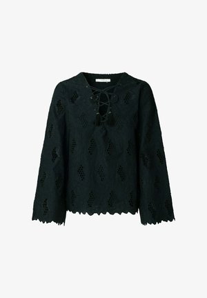 Zwarte lange mouwen kanten blouse met bloemenopeningen, getande randen en een voorkant met een V-hals en veterluiting met kwastjes.