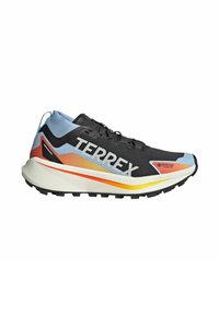 Zwarte en blauwe Terrex hardloopschoen met oranje en gele accenten, een gestructureerde mesh bovenzijde, een gevoerde zool en een geprofileerde buitenzool voor grip.