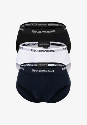 Drei Emporio Armani Herren-Slips in Schwarz, Weiß und Marineblau, jeweils mit einem gebrandeten Bund und einem Frontlogo-Etikett.