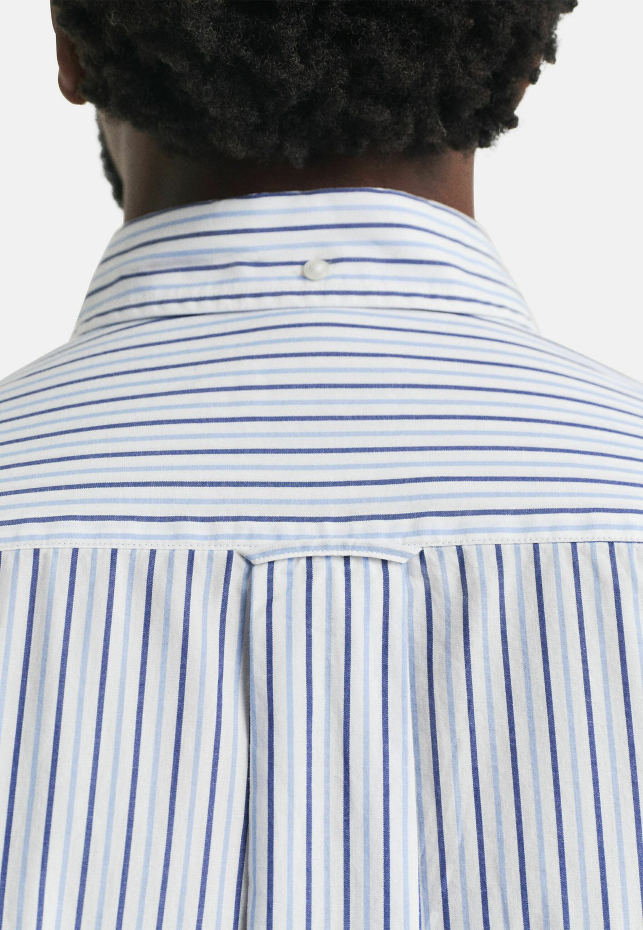 REGULAR FIT STRIPED