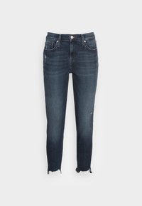 Jeans in denim blu scuro con vita a media altezza, cinque tasche, leggermente strappati e orli grezzi alle caviglie. Design classico a gamba dritta.