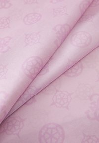 Tissu rose à la texture lisse, présentant un motif subtil de motifs circulaires et floraux dans une teinte légèrement plus claire de rose.