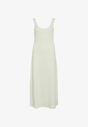 Lange, mouwloze jurk van zachte witte stof. Heeft een ronde halslijn en een ontspannen silhouet, met een gladde, ongeversierde textuur.