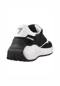 EA7 Emporio Armani WADER - Sneakers basse - noir