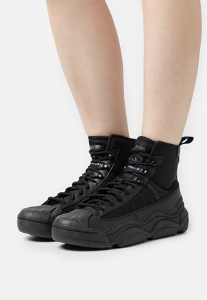 superstar luxe boots