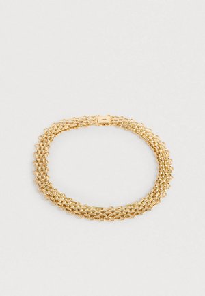 Gouden armband met meerdere strengen en onderling verbonden schakels. Glad afgewerkte oppervlaktes met een sluiting voor veilige bevestiging. Compact ontwerp.