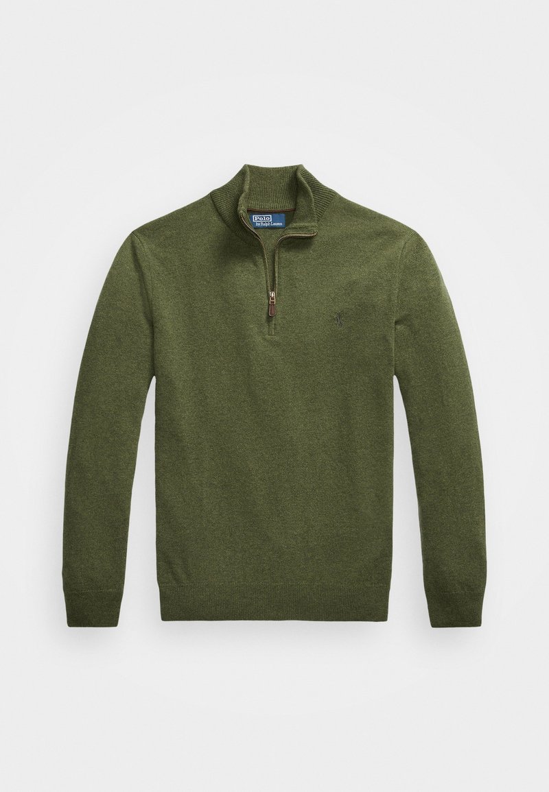 Pull vert olive à manches longues avec fermeture éclair quart de zip, col et poignets en maille côtelée, avec un petit logo brodé sur la poitrine et une étiquette Polo à l'intérieur du col.