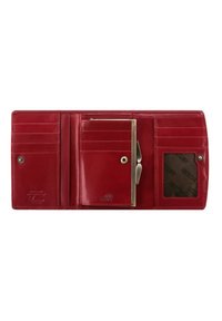 Rote Lederbrieftasche mit mehreren Kartenfächern, einem Münzfach und einem transparenten ID-Fenster. Verfügt über metallische Hardware und eine glatte Textur.