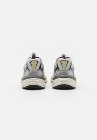 Puma VELOPHASIS ALWAYS ON - Sportcipő - vapor gray/cast iron