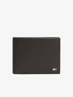 Bruine leren portemonnee met een gladde textuur, horizontaal ontwerp, zichtbare stiksels en een klein logo-accent in de rechterbenedenhoek.