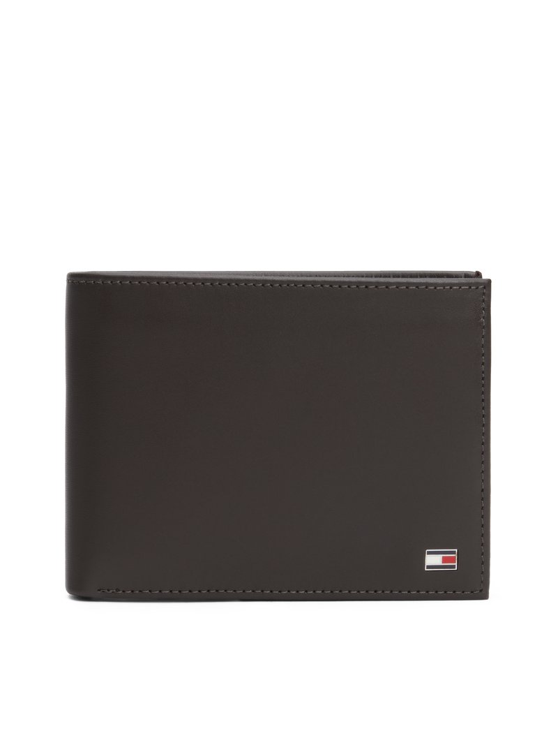 Portafoglio in pelle marrone con texture liscia, design orizzontale, cuciture visibili e un piccolo logo accentato nell'angolo in basso a destra.