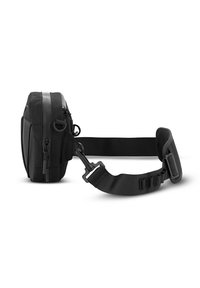 Borsa a spalla nera realizzata in un tessuto resistente con una finitura liscia. Caratterizzata da una tracolla regolabile, chiusura con zip e clip laterale per attacco.