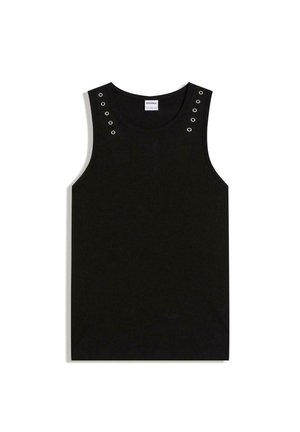 Čierne rebrované tielko bez rukávov s okrúhlym výstrihom a striebornými očkami pri ramenách.