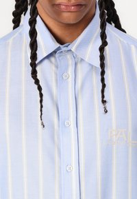 Pal Sporting Goods CLUB HOUSE MEMBERS - Košeľa - striped blue