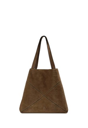 Bolso tote de ante marrón con dos asas para el hombro y detalles de costura diagonal formando una "X" en el panel delantero.