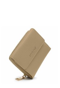 Portafoglio in pelle beige con finitura testurizzata, chiusura con zip e accentuazione del logo in tono dorato. Forma compatta e rettangolare.