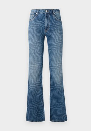 Denim flared jeans i mid-light blue med et gjentakende tekstmønster av "JOOP! JEANS" i en lysere nyanse, fem-lommers design og knappelukking foran.