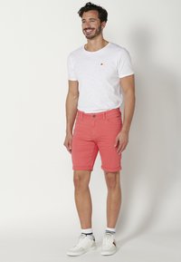 Koroshi BERMUDA STRETCH REGULAR COLORS BERMUDA STRET - Jeansshorts - rosa   pink