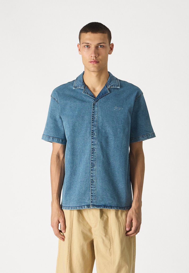 Denim Project LOOSE FIT SHORT SLEEVE DENIM  - Krekls - light blue washed